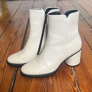 Ecco Round Block Heel White Leather Ankle Boots